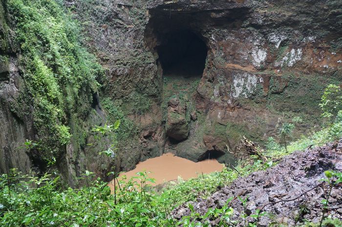 Visiting Rio Camuy Cave Park in Puerto Rico cave river